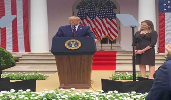 डोनाल्ड ट्रम्प ने कोनी बैरेट को सुप्रीम कोर्ट के नए जज के तौर पर नामित किया डोनाल्ड ट्रम्प ने कोनी बैरेट को सुप्रीम कोर्ट के नए जज के तौर पर नामित किया